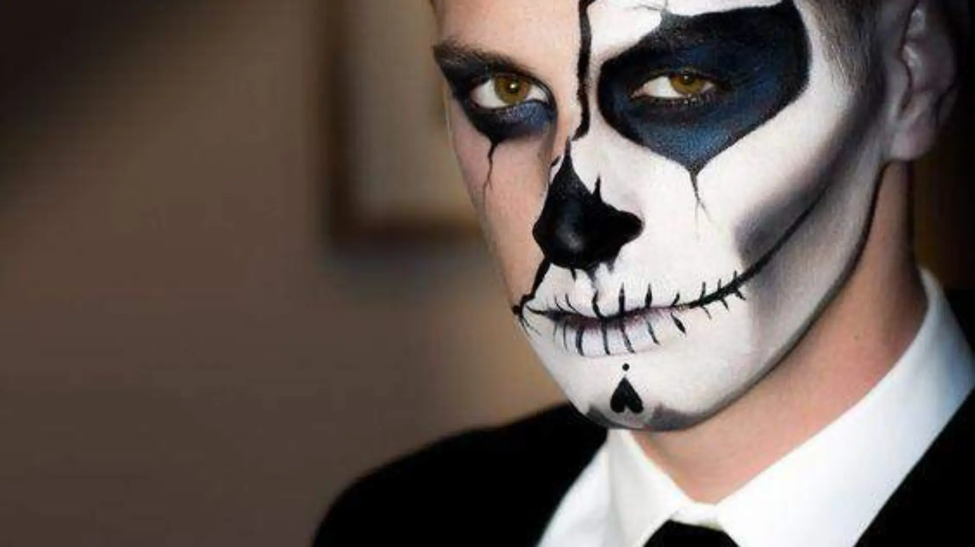 Maquillaje hombre en Día de Muertos 